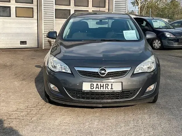 Gebraucht Opel Astra Edition 116 PS (85 kW) 2010 Grau Limousine