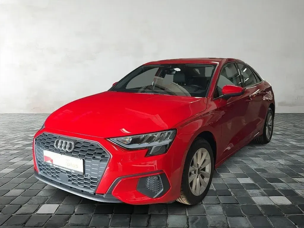Gebraucht Audi A3 Ambiente 116 PS (85 kW) 2022 Tangorot metallic Limousine