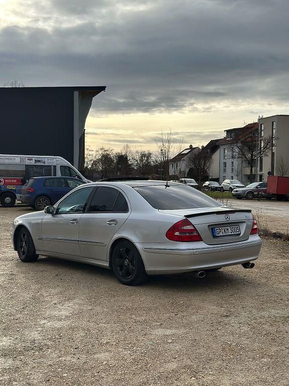 Gebraucht Mercedes E240 Avantgarde 177 PS (130 kW) 2005 Silber Limousine