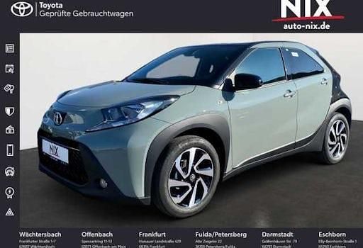Neu Toyota Aygo X Team 72 PS (52 kW) 2025 Grün SUV