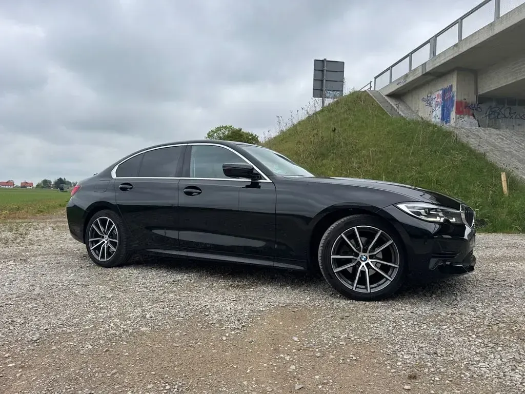 Second-hand BMW 320 Luxury Line 184 CP (135 kW) 2020 Negru Berlinǎ