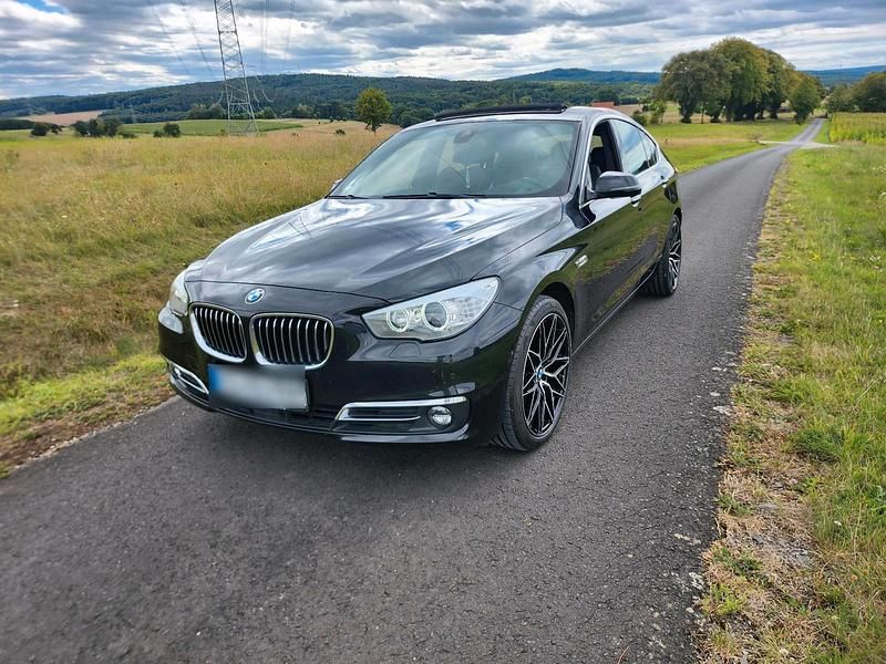 Schwarz Gebraucht 2016 BMW 530 Luxury Line SUV | 28.900 € (Fairer Preis) - Bild 1/4
