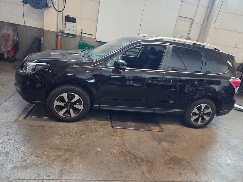 Gebraucht Subaru Forester Exclusive+ 147 PS (108 kW) 2016 Schwarz SUV