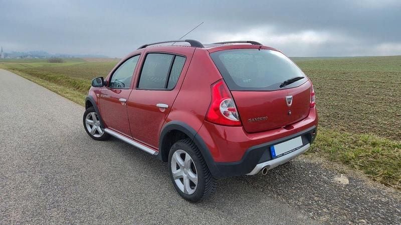 Gebraucht Dacia Sandero Stepway 84 PS (61 kW) 2012 Rot Limousine