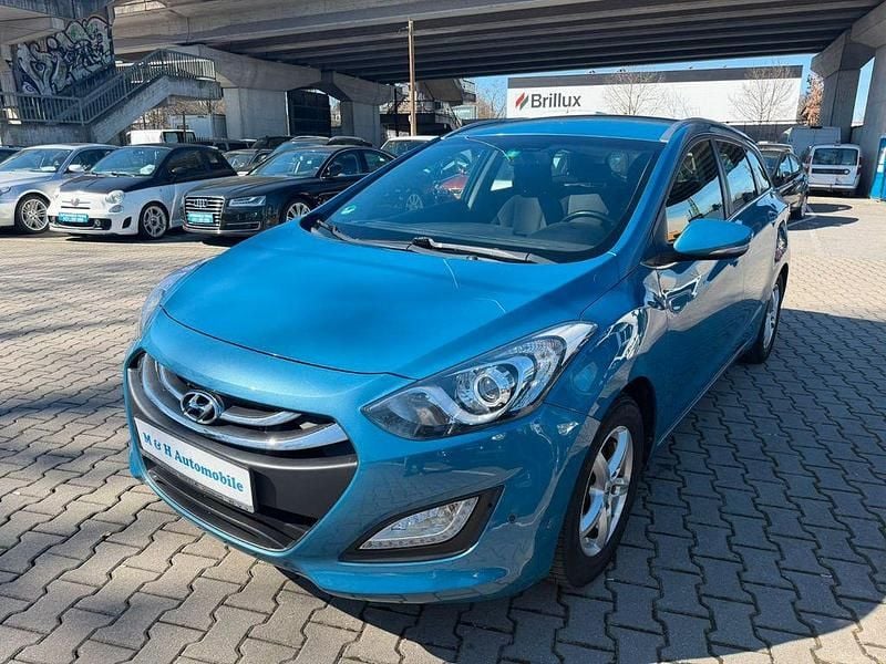 Gebraucht Hyundai i30 110 PS (80 kW) 2014 Aqua blue / met Kombi