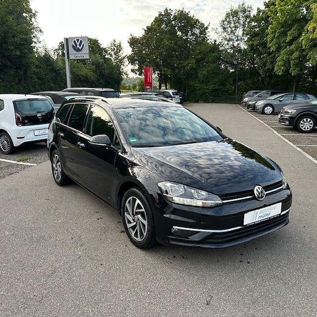Deep black perleffekt Gebraucht 2018 VW Golf VII Active Kombi | 14.977 € (Fairer Preis) - Bild 1/4