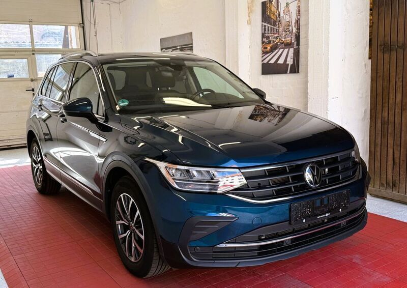 Blau Gebraucht 2022 VW Tiguan Life SUV | 27.500 € (Guter Preis) - Bild 1/4