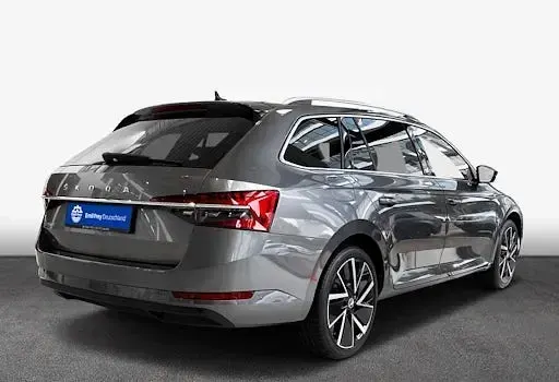Gebraucht Skoda Superb Style 150 PS (110 kW) 2024 Grau Kombi