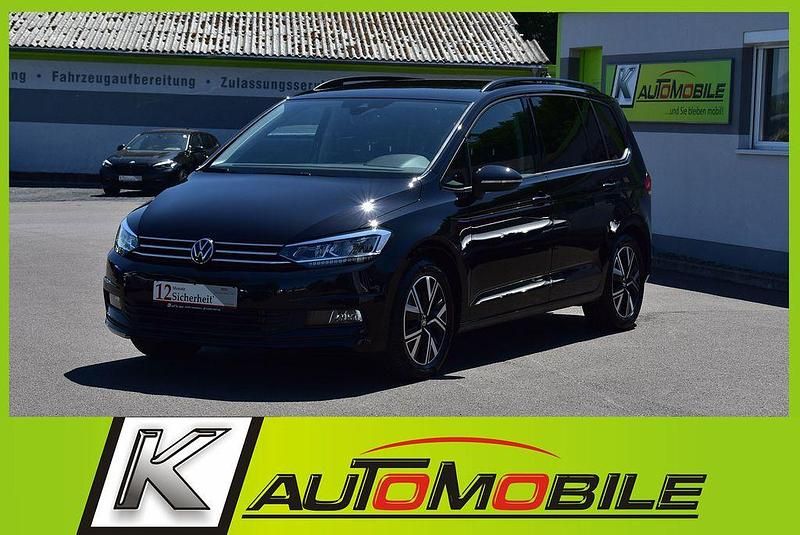 Schwarz Gebraucht 2023 VW Touran Comfortline Van / Kleinbus | 29.680 € (Fairer Preis) - Bild 1/4