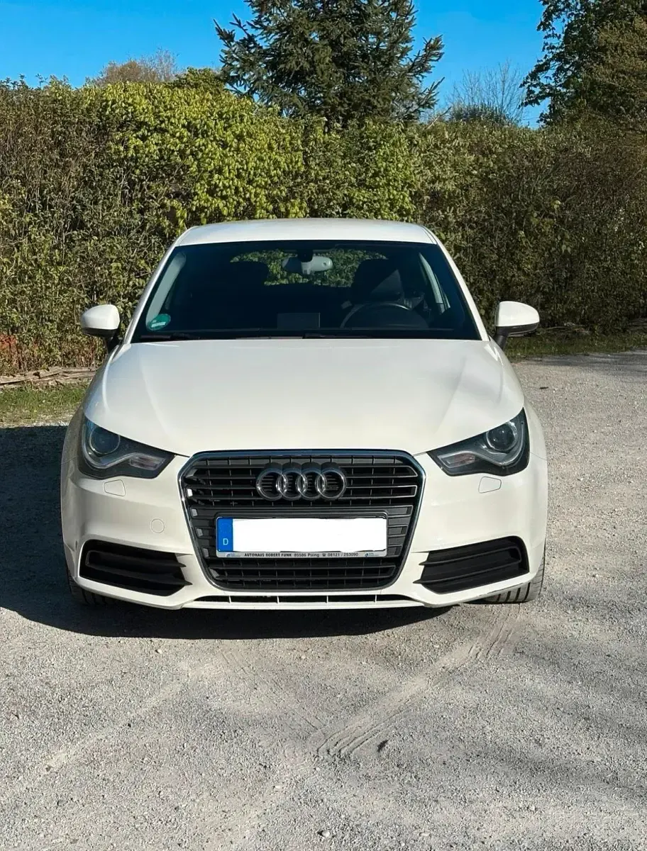 Gebraucht Audi A1 86 PS (63 kW) 2012 Weiß Kleinwagen