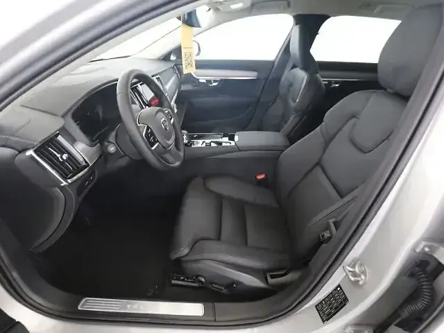Używany Volvo V90 Plus 253 KM (186 kW) 2025 Srebrny Kombi