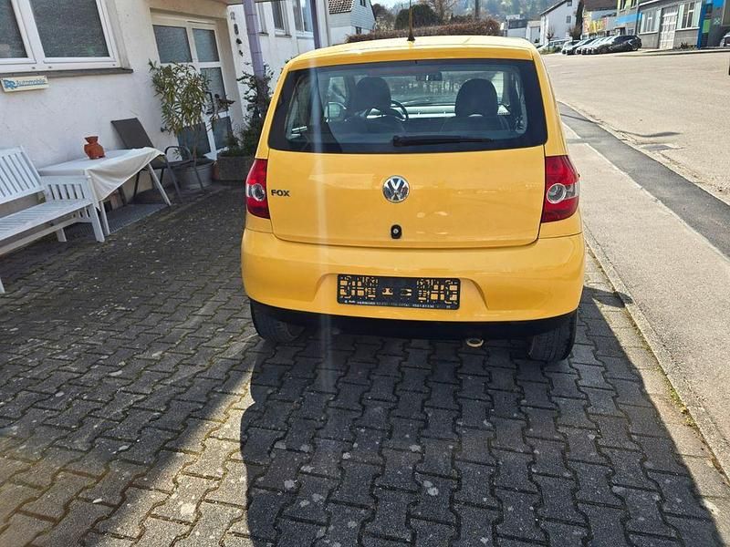 Gebraucht VW Fox Basis 54 PS (39 kW) 2007 Gelb Kleinwagen