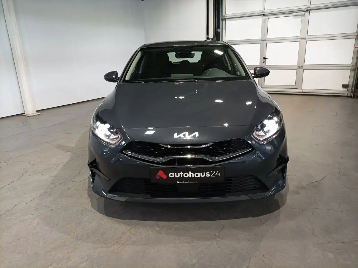 Gebraucht Kia Ceed Vision 136 PS (100 kW) 2023 Grau Kleinwagen