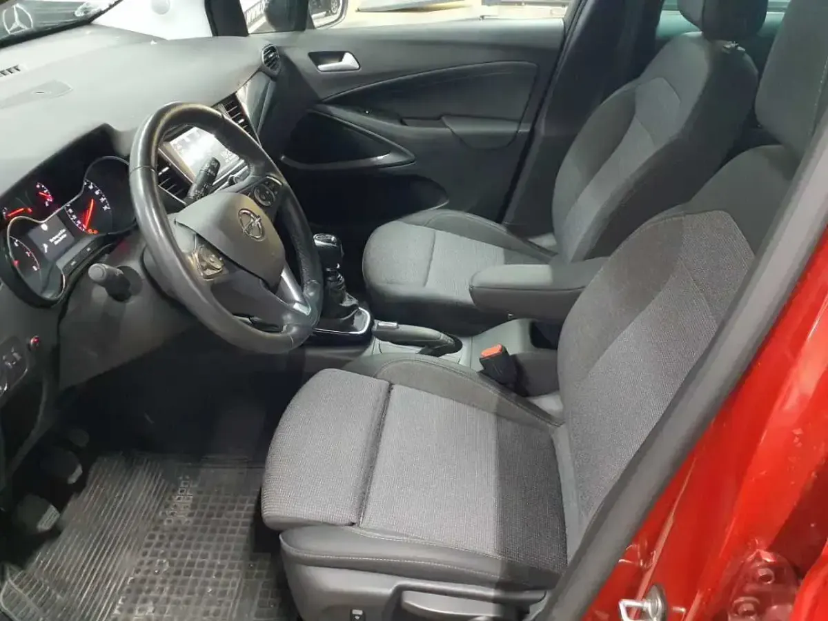 Gebraucht Opel Crossland Elegance 130 PS (95 kW) 2022 Chilli rot met./dach diamant schwarz met. SUV