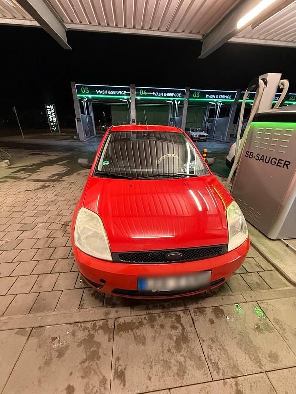Gebraucht Ford Fiesta 69 PS (50 kW) 2005 Rot Kleinwagen
