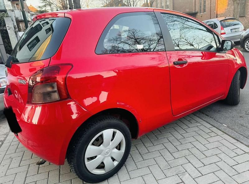 Gebraucht Toyota Yaris 69 PS (50 kW) 2008 Rot Kleinwagen
