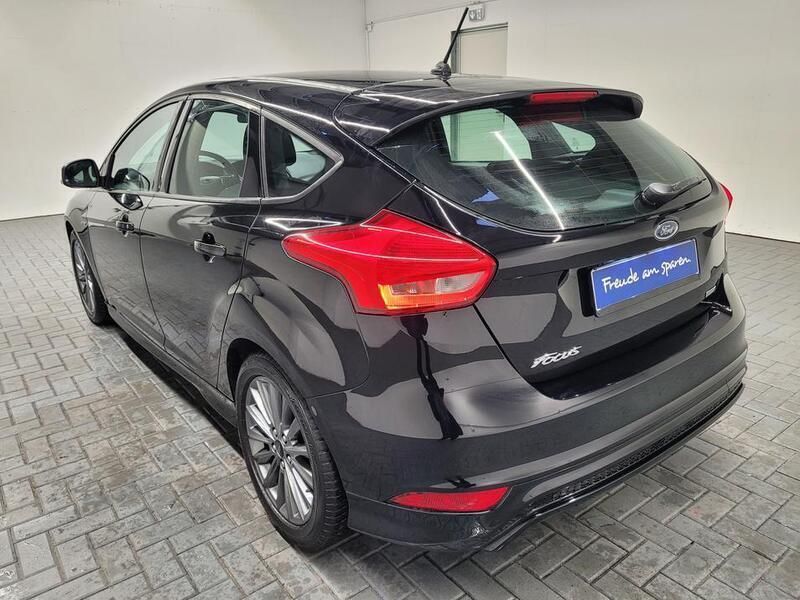 Second-hand Ford Focus ST-Line 182 CP (133 kW) 2018 Negru Berlinǎ