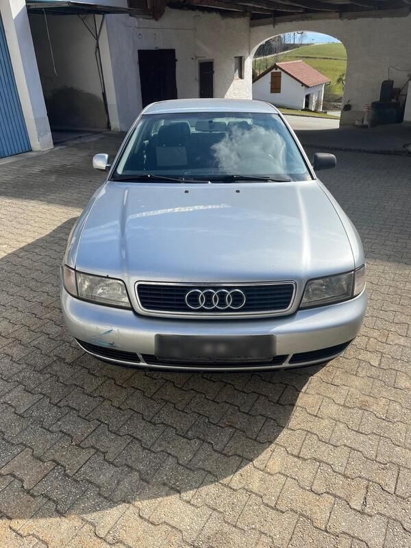 Silber Gebraucht 1996 Audi A4 Limousine | 550 € (Superpreis) - Bild 1/4