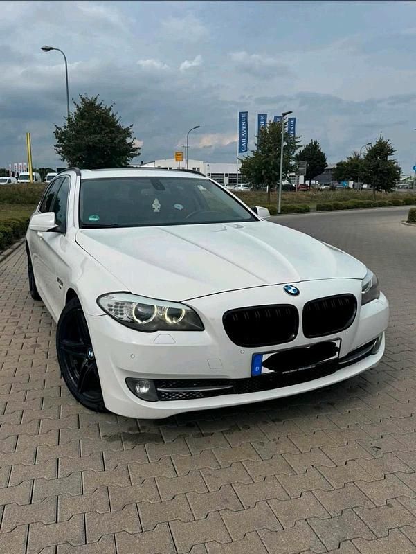Weiß Gebraucht 2011 BMW 520 M Sport Kombi | 10.999 € (Etwas zu teuer) - Bild 1/4