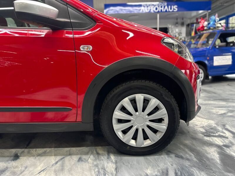 Brugt VW cross up! 75 HK (55 kW) 2014 Rød Hatchback