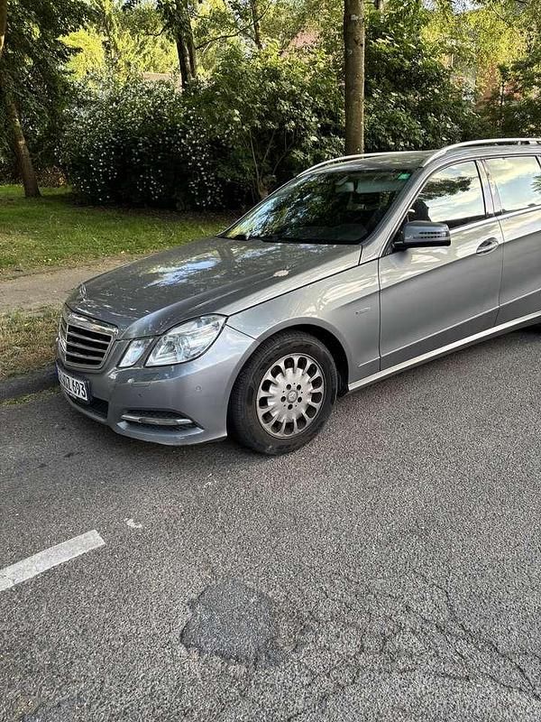Gebraucht Mercedes E250 Avantgarde 204 PS (150 kW) 2010 Limousine