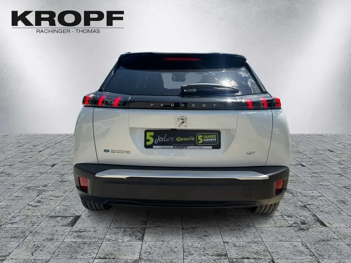 Gebraucht Peugeot e-2008 GT 100 kW (136 PS) 2022 Perlmutt weiß SUV