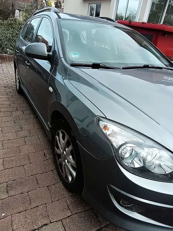 Gebraucht Hyundai i30 Classic 109 PS (80 kW) 2012 Silber Kombi