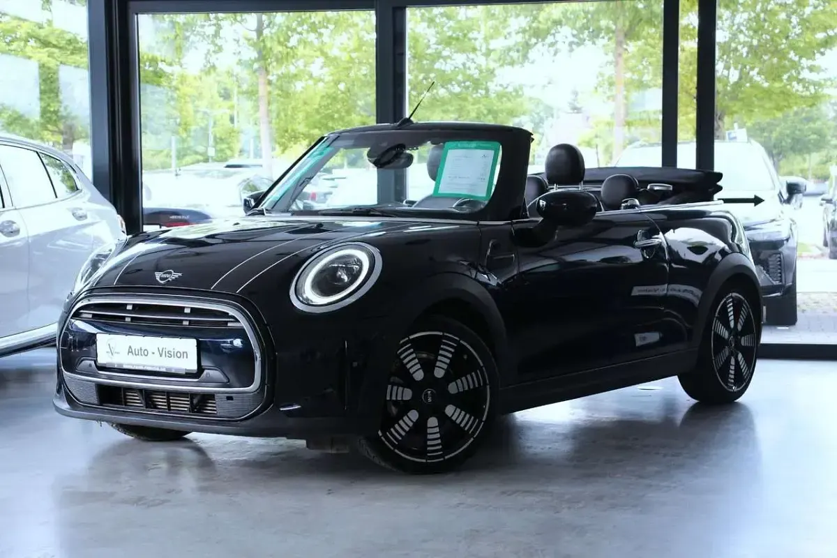 Gebraucht Mini Cooper Cabriolet Premium Plus 136 PS (100 kW) 2023 Schwarz Cabrio