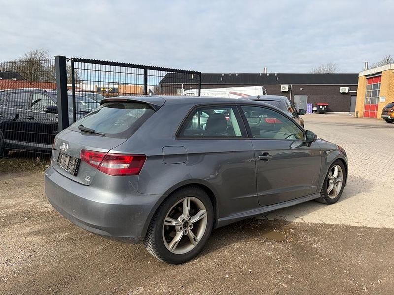 Gebraucht Audi A3 Ambiente 110 PS (80 kW) 2015 Blau Coupé