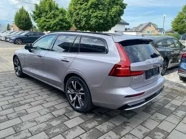 Gebraucht Volvo V60 145 PS (106 kW) 2025 Kombi