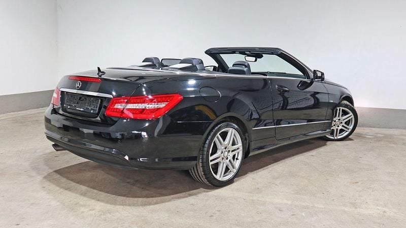 Gebraucht Mercedes E200 AMG 184 PS (135 kW) 2010 Schwarz Cabrio