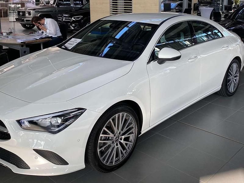 Weiß Gebraucht 2020 Mercedes CLA200 Coupé | 28.000 € (Etwas zu teuer) - Bild 1/1