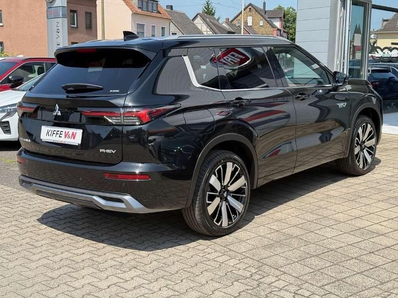 Gebraucht Mitsubishi Outlander P-HEV Top 306 PS (225 kW) 2025 Kristallschwarz SUV