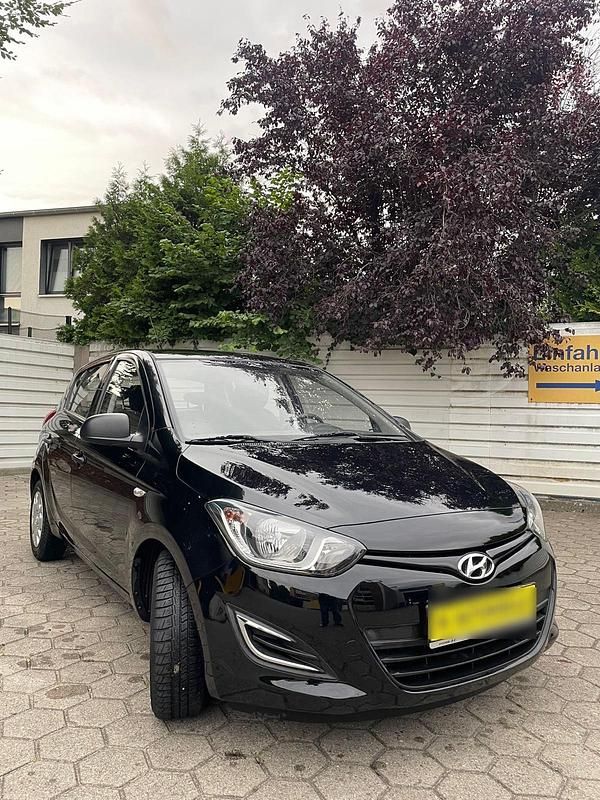 Schwarz Gebraucht 2014 Hyundai i20 Kleinwagen | 5.990 € (Superpreis) - Bild 1/4