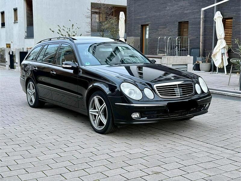 Schwarz Gebraucht 2005 Mercedes E350 Avantgarde Kombi | 2.200 € (Superpreis) - Bild 1/4