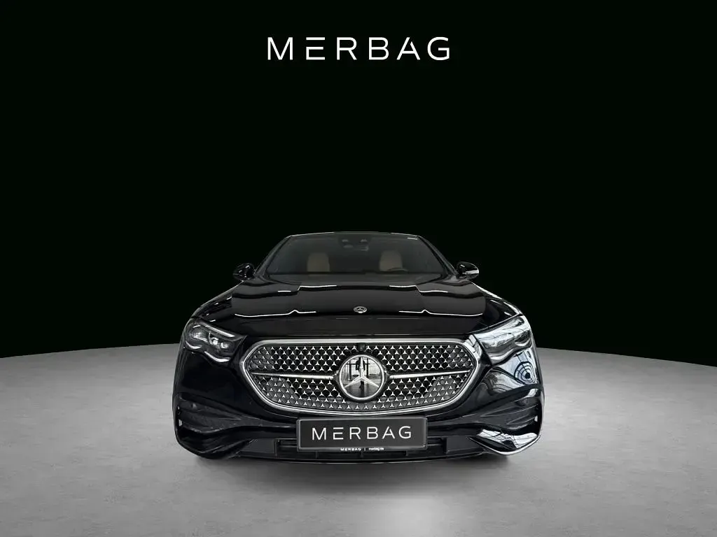 Gebraucht Mercedes E200 AMG 163 PS (119 kW) 2025 Schwarz Limousine