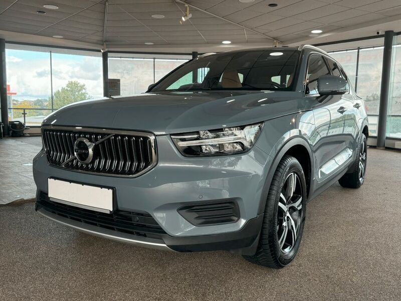 Grau Gebraucht 2020 Volvo XC40 Inscription SUV | 30.490 € (Guter Preis) - Bild 1/4