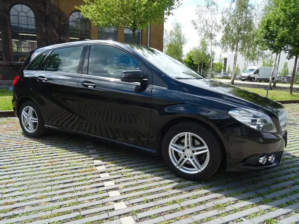 Gebraucht Mercedes B220 170 PS (125 kW) 2014 Kosmosschwarz  metalliclack Kleinwagen
