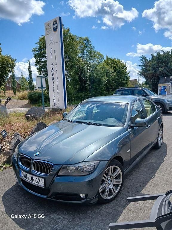 Grau Gebraucht 2009 BMW 325 Limousine | 9.000 € (Fairer Preis) - Bild 1/4