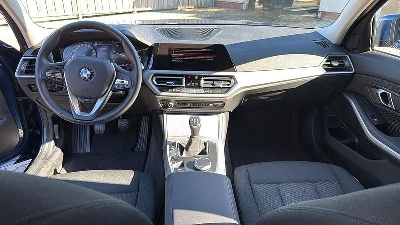 Gebraucht BMW 318 Advantage 150 PS (110 kW) 2021 Blau Limousine