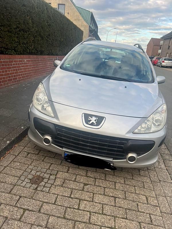 Silber Gebraucht 2006 Peugeot 307 Limousine | 2.000 € (Fairer Preis) - Bild 1/4