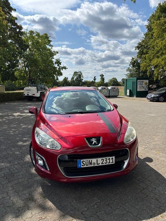Rot Gebraucht 2011 Peugeot 308 Platinum Limousine | 3.990 € (Superpreis) - Bild 1/4
