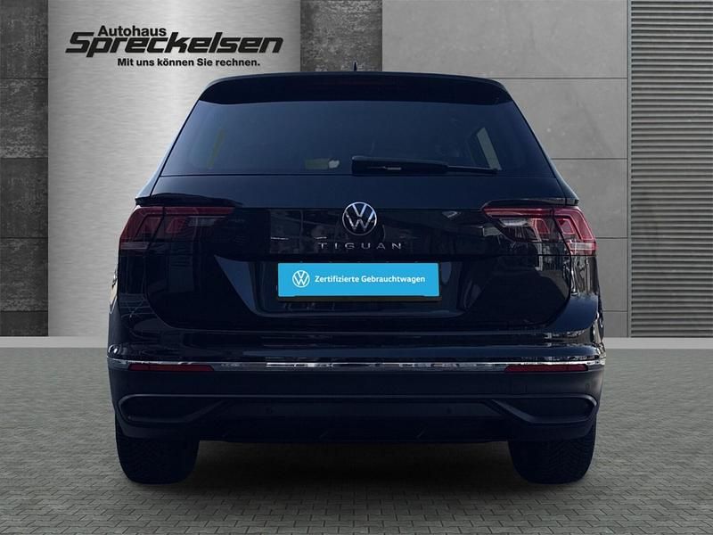 Gebraucht VW Tiguan Move 150 PS (110 kW) 2023 Schwarz SUV