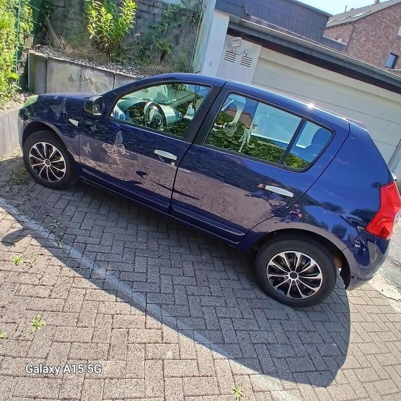 Blau Gebraucht 2008 Dacia Sandero Kleinwagen | 2.000 € (Fairer Preis) - Bild 1/4