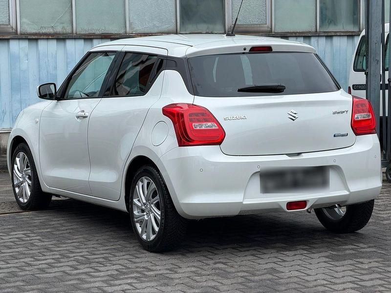 Gebraucht Suzuki Swift Comfort 83 PS (61 kW) 2021 Weiß Kleinwagen