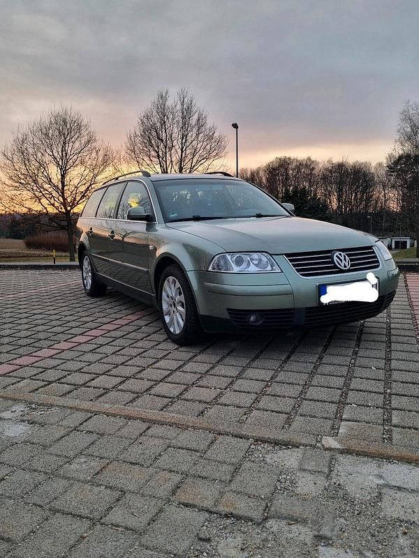 Usata VW Passat 130 CV (95 kW) 2003 Verde Station wagon