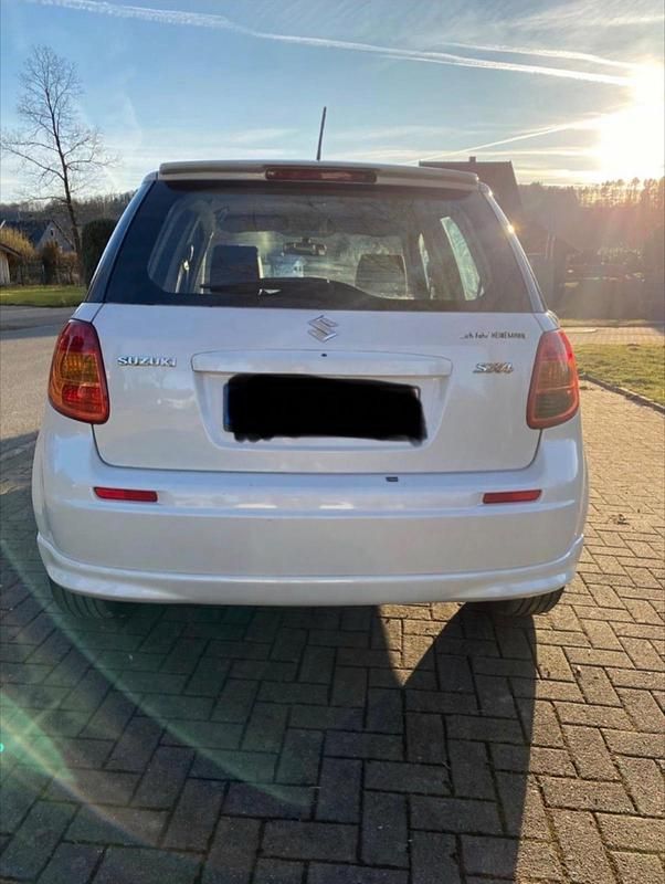 Gebraucht Suzuki SX4 120 PS (88 kW) 2010 Weiß Limousine