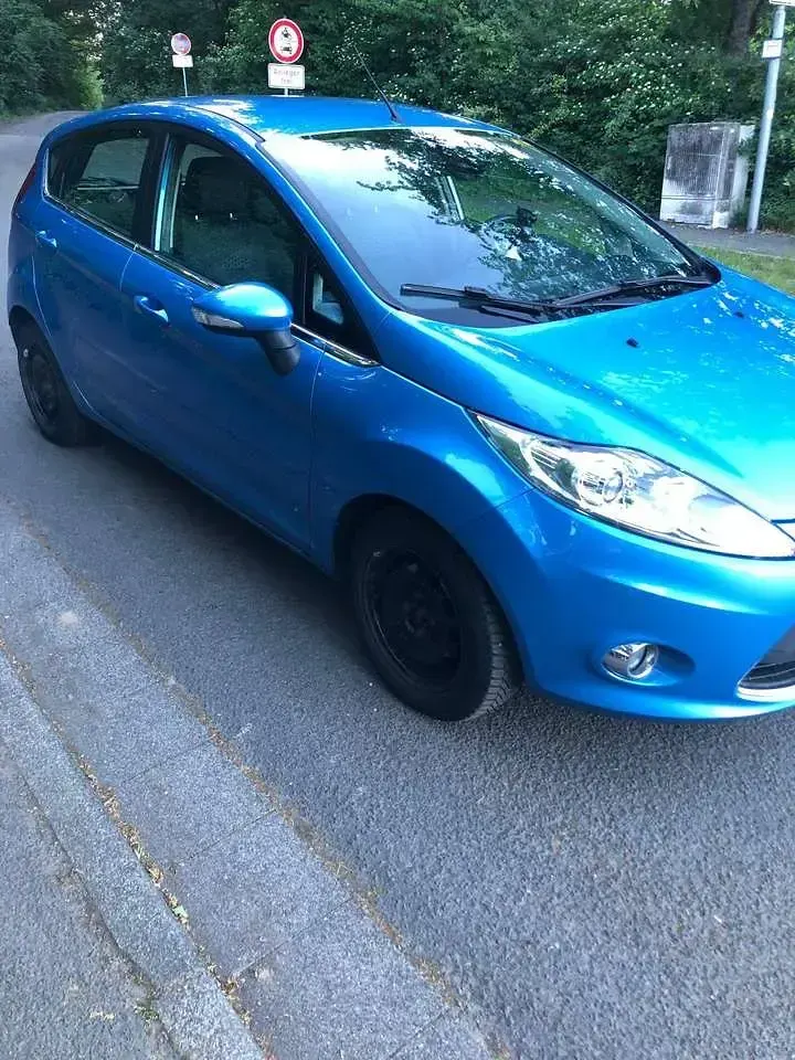 Gebraucht Ford Fiesta Titanium 97 PS (71 kW) 2012 Blau Limousine