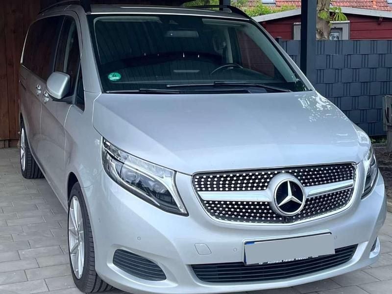 Gebraucht Mercedes V220 Edition 163 PS (119 kW) 2015 Silber Van / Kleinbus