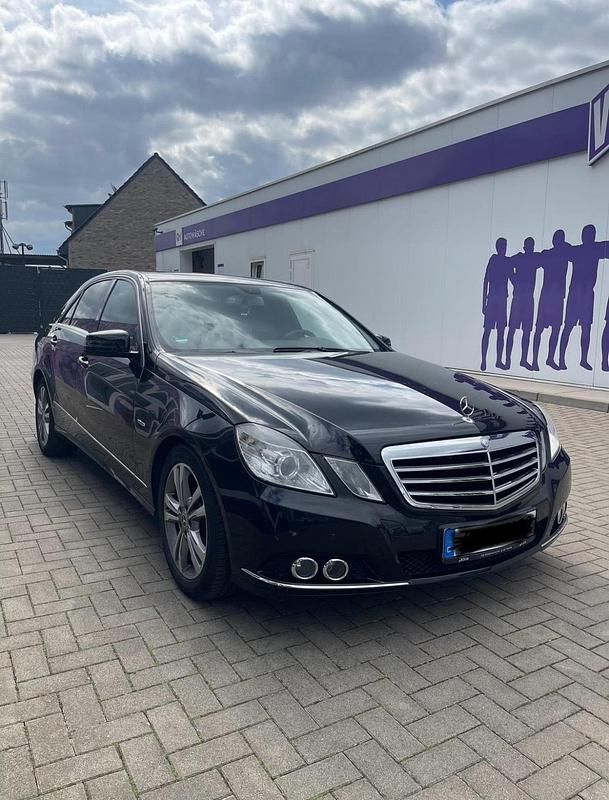 Gebraucht Mercedes E220 170 PS (125 kW) 2009 Schwarz Limousine